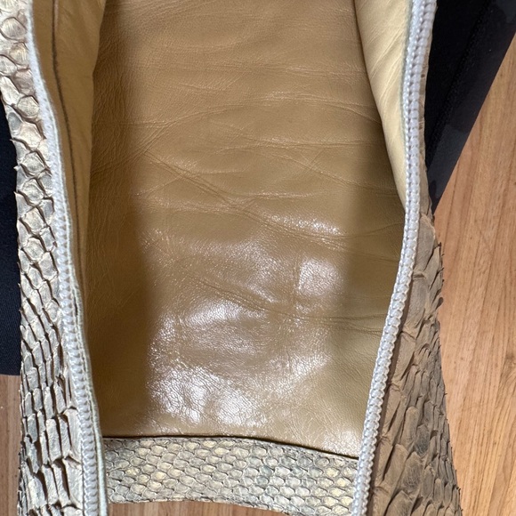 Rare gold shimmery snake skin booties with zipper. Size 38 - Picture 7 of 8